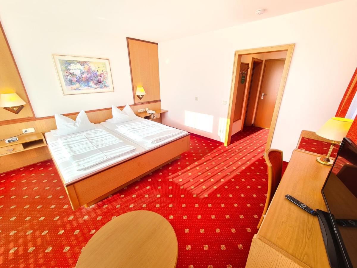 Thermenhotel Tannenhof - Ihr Wohlfuehl-Hotel บาดฟึสซิง ภายนอก รูปภาพ