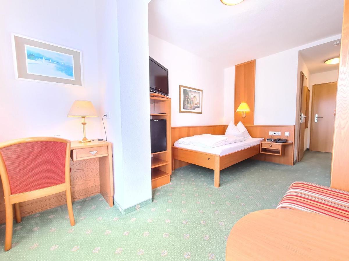 Thermenhotel Tannenhof - Ihr Wohlfuehl-Hotel บาดฟึสซิง ภายนอก รูปภาพ