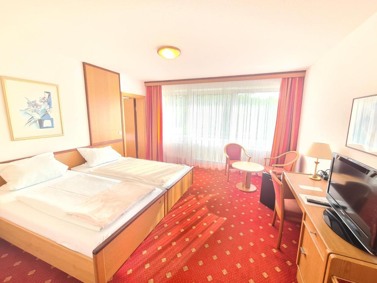 Thermenhotel Tannenhof - Ihr Wohlfuehl-Hotel บาดฟึสซิง ภายนอก รูปภาพ