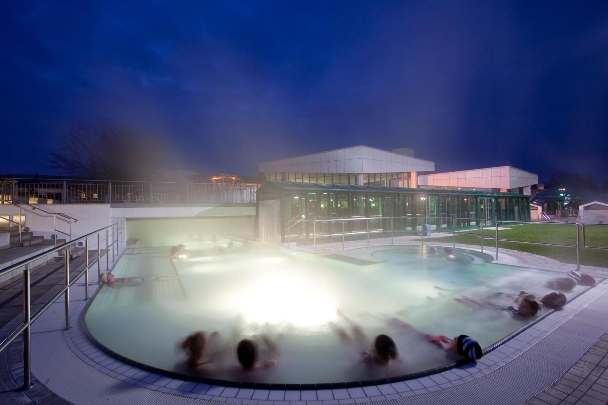 Thermenhotel Tannenhof - Ihr Wohlfuehl-Hotel บาดฟึสซิง ภายนอก รูปภาพ